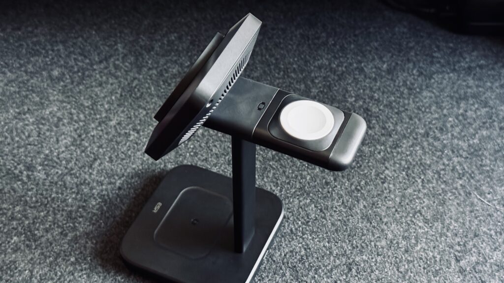 ESR Qi2対応3-in-1ワイヤレス充電ステーション