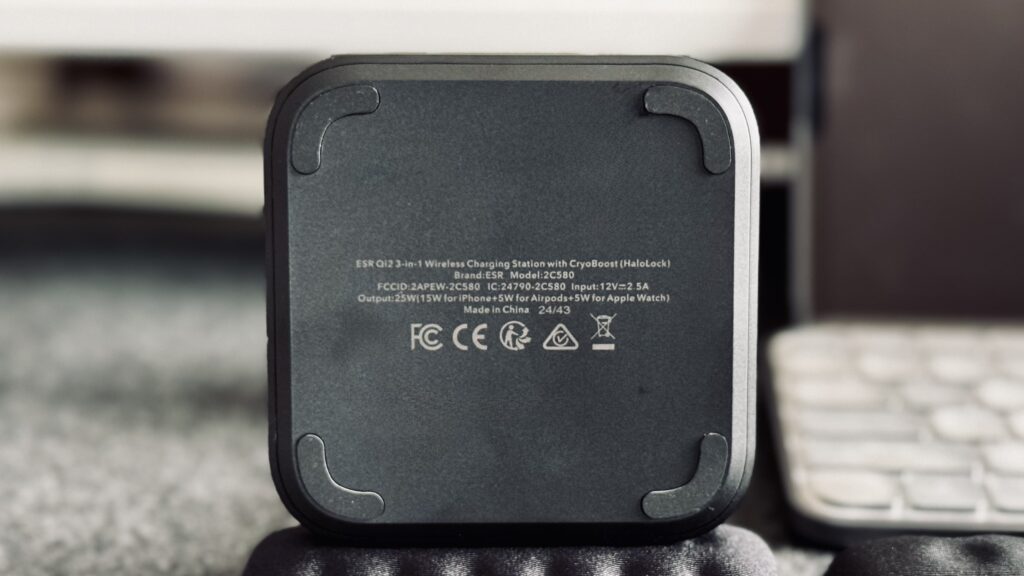 ESR Qi2対応3-in-1ワイヤレス充電ステーション